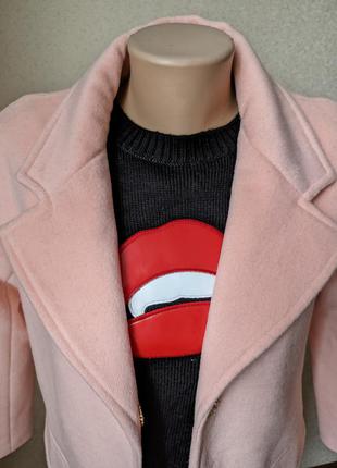 Пальто нежно-розового цвета