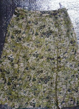 Оливковая юбка в цветочный принт1 фото