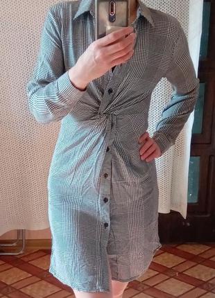 Плаття для тендітної дівчини.