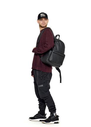 Стильный рюкзак для стильных мужчин. вместительный и практичный