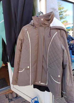 Курточка жіноча