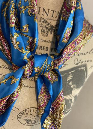 Ефектний бірюзовою хустку в візерунок