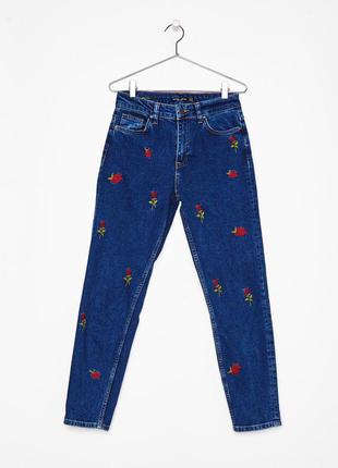 Bershka джинсы с вышивкой 38 -размер высокая посадка .1 фото
