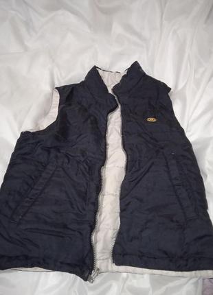 Жилетка, черная, белая2 фото