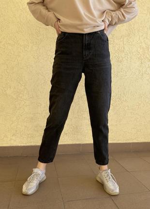Базові чорні джинси mom