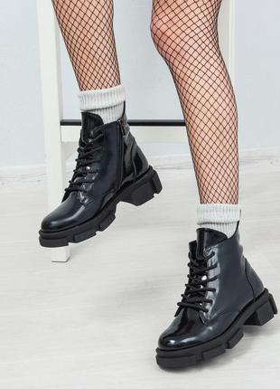 Ботинки натуральная лакированая кожа черный деми
