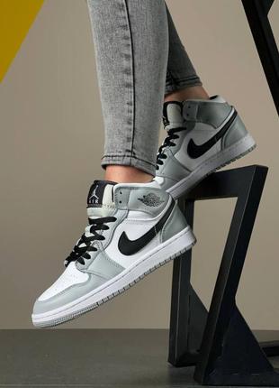 Осенние женские высокие кожаные серо-белые nike air jordan 1 🆕найк аир джордан8 фото