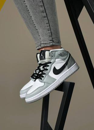 Осенние женские высокие кожаные серо-белые nike air jordan 1 🆕найк аир джордан