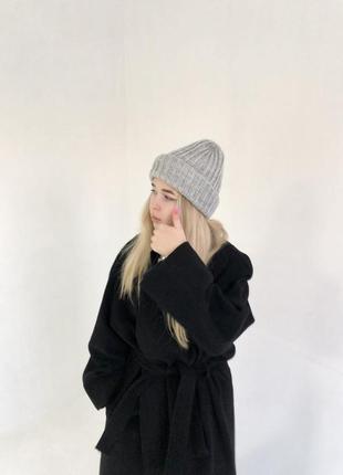 Сіра об'ємна зимова/осіння в'язана шапка