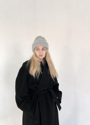 Сіра об'ємна зимова/осіння в'язана шапка
