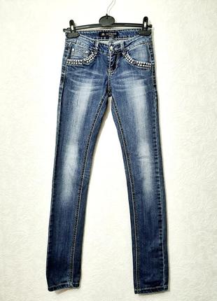 Стильные брендовые синие  джинсы с декором камни в металле size 25 xs женские actbins