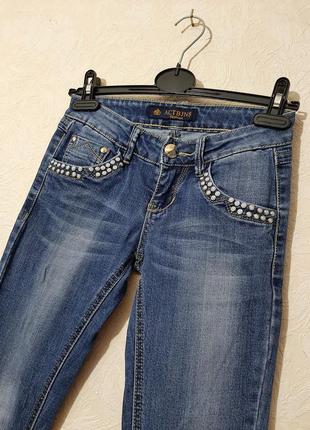 Actbins стильные брендовые синие джинсы с декором камни в металле size 25 xs женские2 фото