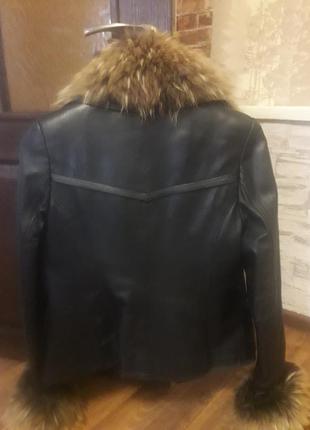 Шкіряна куртка зима з хутром єнота4 фото