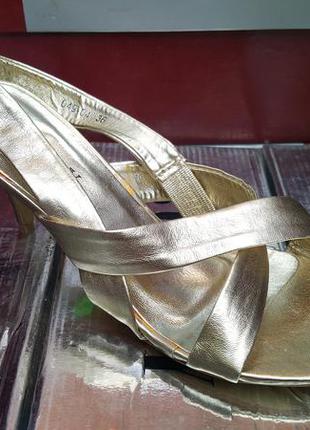Женские босоножки на каблуке фирмы bosaly в наличие.3 фото