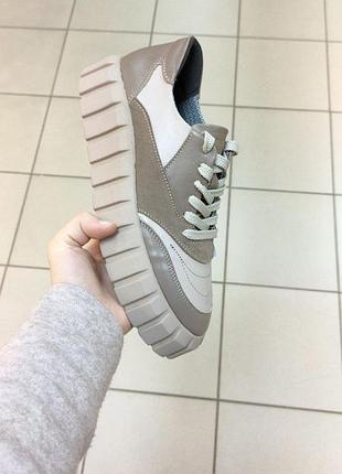 Кеды или кроссовки )))