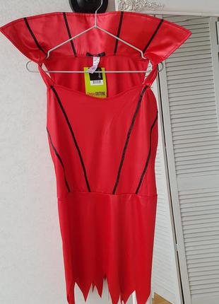 Костюм платье на хэллоуин красное с черной отделкой.3 фото