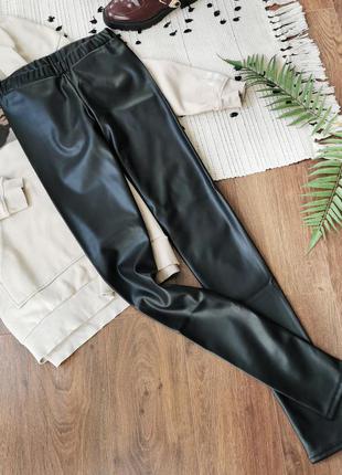 Чорні штанці з екошкіри штани чёрные брюки леггинсы из кожзама экокожа
