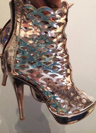 Нереальні туфлі