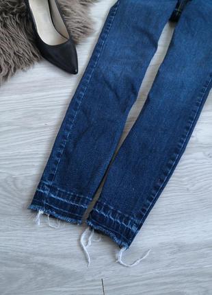 Сині стрейчеві джинси на високій посадці з необроботанным низом5 фото