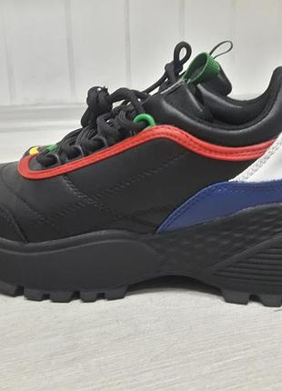 Женские кроссовки benetton