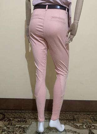 Розовые обтягивающие штаны с мотней4 фото