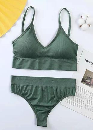 Комплект нижньої білизни.