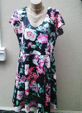 Новое платье в цветочный принт из плотноватой ткани(увесистое),большой размер1 фото