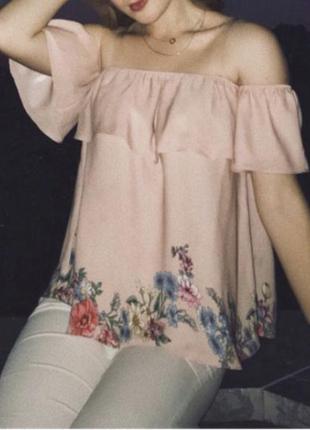 Блуза с открытыми плечами