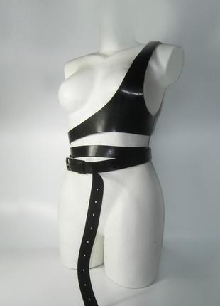 Асимметричный топ портупея с удлиненным ремнем. плотная ременная кожа (цвета и размеры)