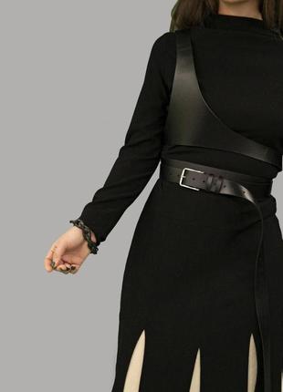 Асимметричный топ портупея с удлиненным ремнем. плотная ременная кожа (цвета и размеры)