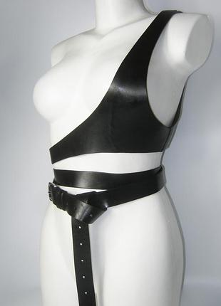 Асимметричный топ портупея с удлиненным ремнем. плотная ременная кожа (цвета и размеры)