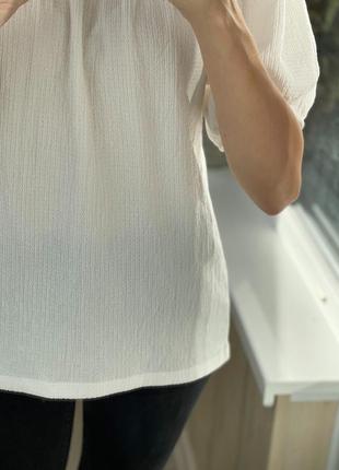 Біла фактурна блуза з рукавами-ліхтариками 1+1=34 фото