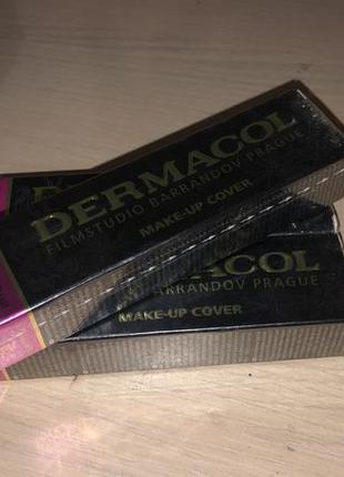 Класная тональная основа dermacol