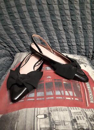 Новые босоножки кожаные лаковые, черные с узким носком на низком ходу р 36 - 374 фото