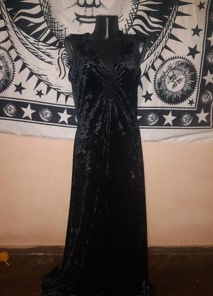 Изящное длинное бархатной платье мраморный бархат