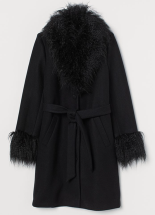 Очень элегантное пальто с искусственным мехом на воротнике и манжетах от h&m1 фото