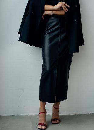 Базова спідниця з еко шкіри