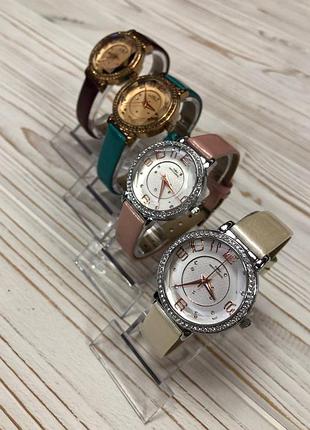 Жіночий годинник