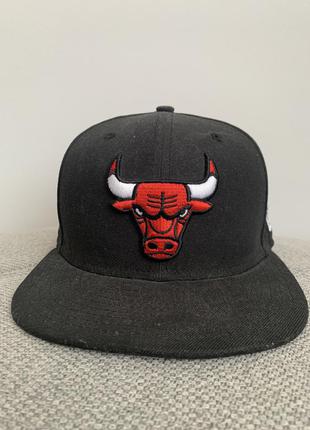 Кепка з прямимо козирьком new era кепка з прямим козирком