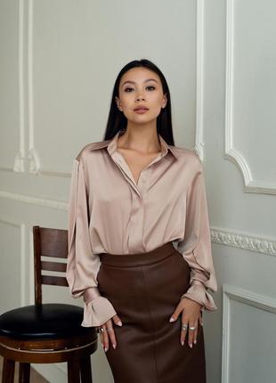 Бежева шовкова блуза