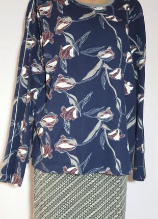 Жіноча футболка