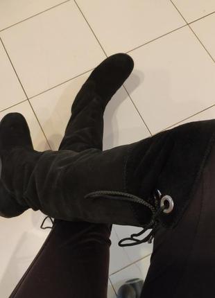 Високі зимові замшеві шкіряні чоботи ботфорти з овчиною чорні3 фото