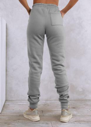 Світло-сірі теплі штани з нашивками на манжетах4 фото
