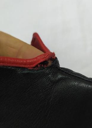 Перчатки женские кожаные. черные с красными отворотами. новые