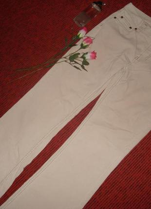 Брендовые бежевые джинсы