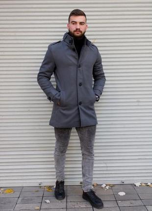 Стильне утеплене сіре пальто чоловіче6 фото