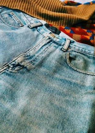 Джинсы с завышенной талией (mom jeans)3 фото