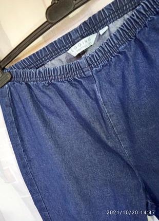 Комфортные стрейчевые джинсы на резинке7 фото
