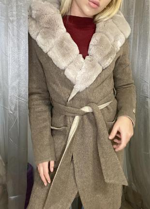 Шерстяное пальто с мехом из альпаки3 фото