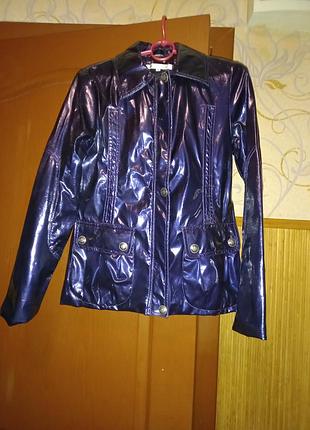 Жіноча вітровка